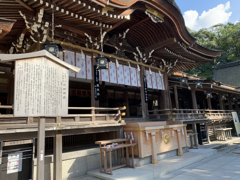 ③
